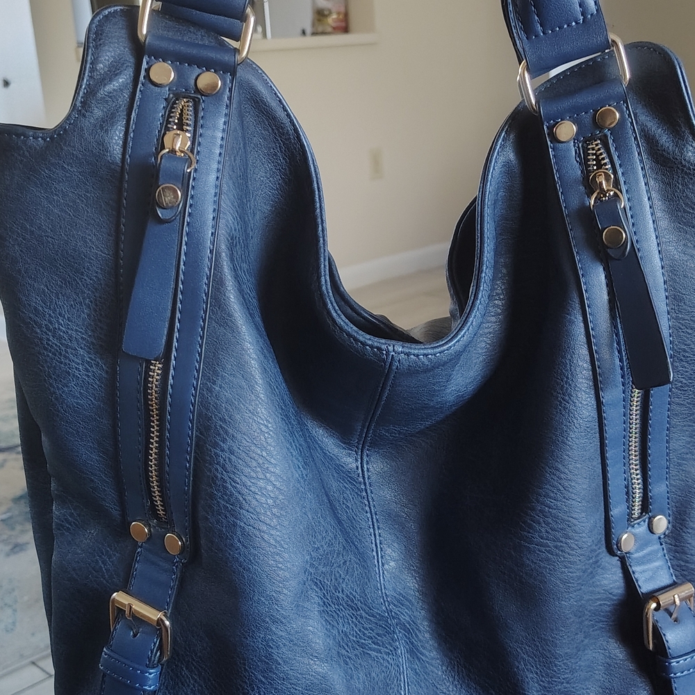 Chic Navy Leather Shoulder Bag